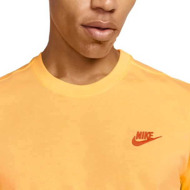 Camiseta Nike Sportswear Club Laranja