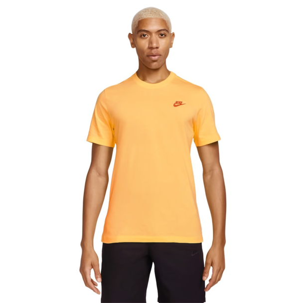 Camiseta Nike Sportswear Club Laranja